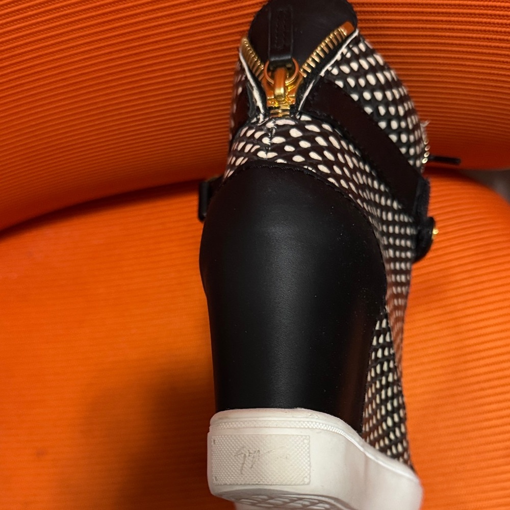 Giuseppe Zanotti Black and Gold High-Top Women's Sneaker RARE - Picture 4 of 5